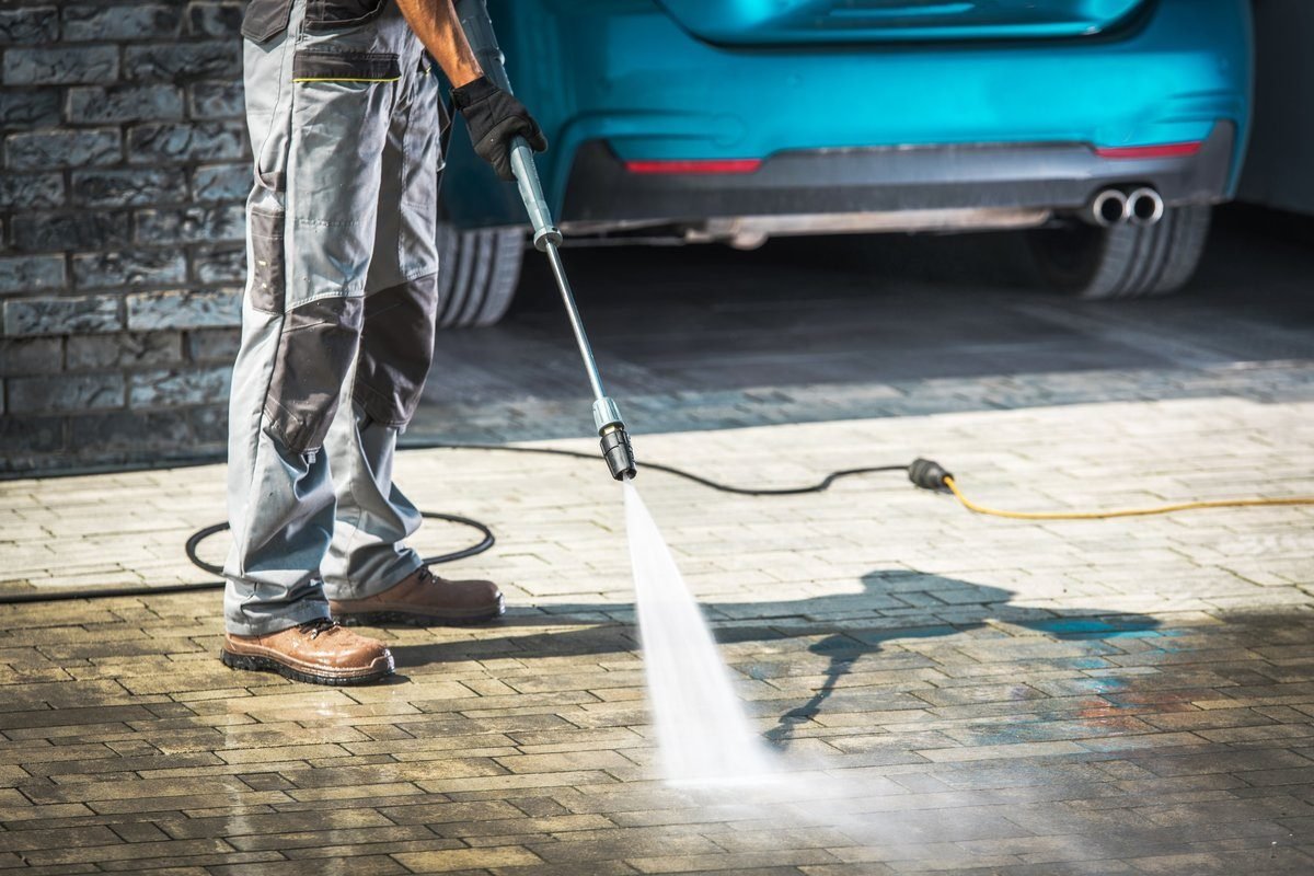 Pressure Washing 6 Handyman Pressure Washing Service Worker